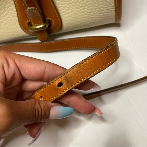 Dooney & Bourke Vintage 80s Essex Saddle Ivory Tan Pebble Leather Cross Body Bag - Picture 16 of 16